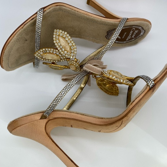 Dazzle the runway like a celebrity with this elegant jewels in your feet. - Picture 3 of 6